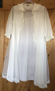 Vintage Maidenform Sweet Dreams Ivory Lace Trimmed Peignoir Robe Size Medium - Picture 1 of 5