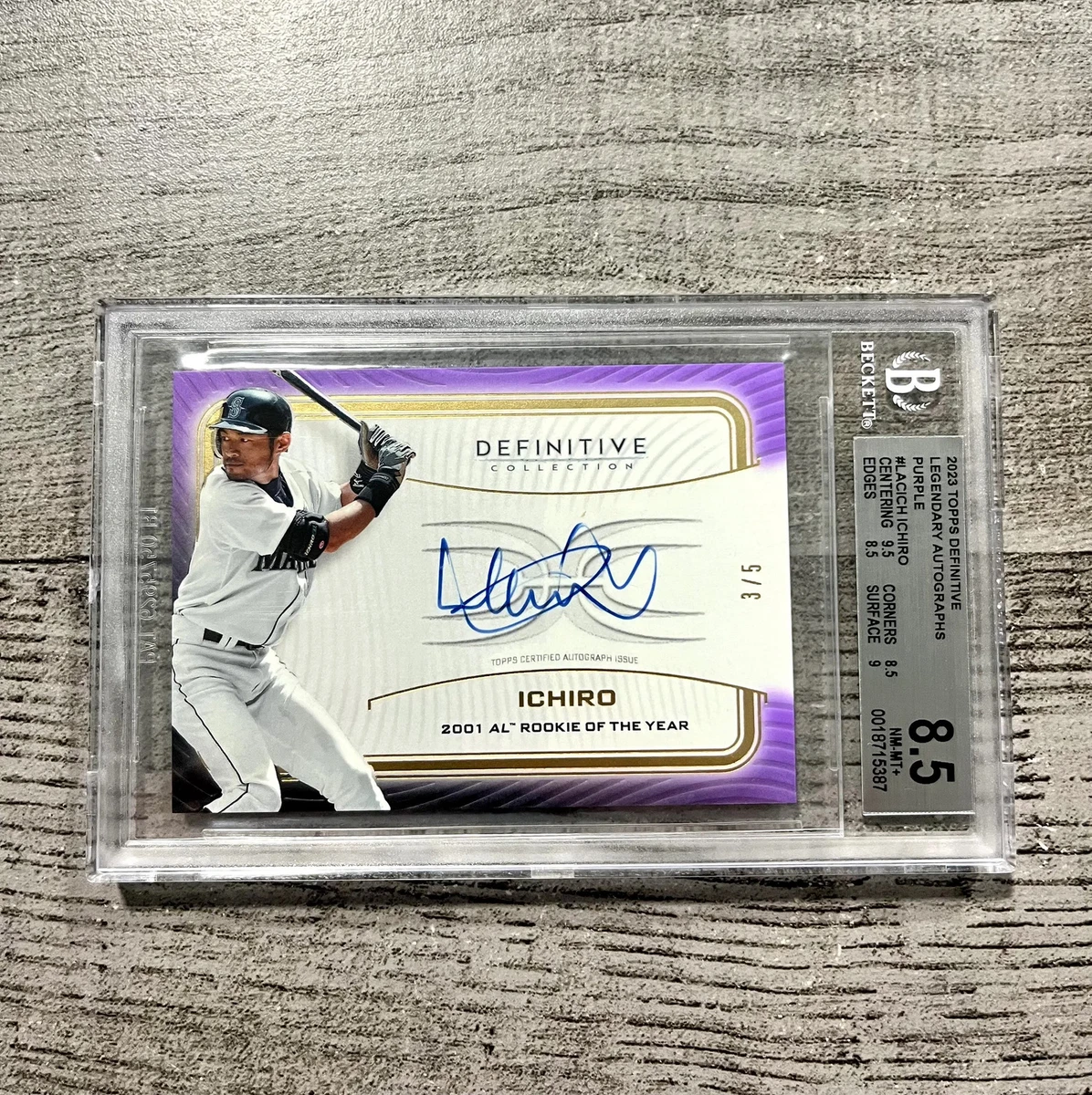 Topps Ichiro Suzuki Autographed Baseball Sports Trading Cards