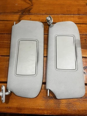 07-12  NISSAN SENTRA SUN VISOR DRIVER PASSENGER MIRROR SET PAIR Gray Lighted - Image 1 of 4