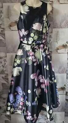Vestido Ted Baker Rosa Kensington Floral Oscuro Midi Calce y Acampanado Satinado Forrado En muy buena condición Foto 1 de 2