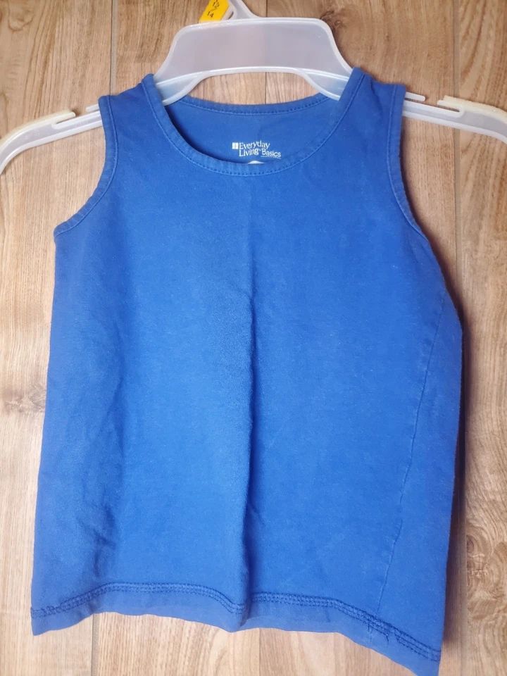 Camiseta sin mangas de algodón azul marino Everyday Living Basics para niños pequeños Foto 1 de 4