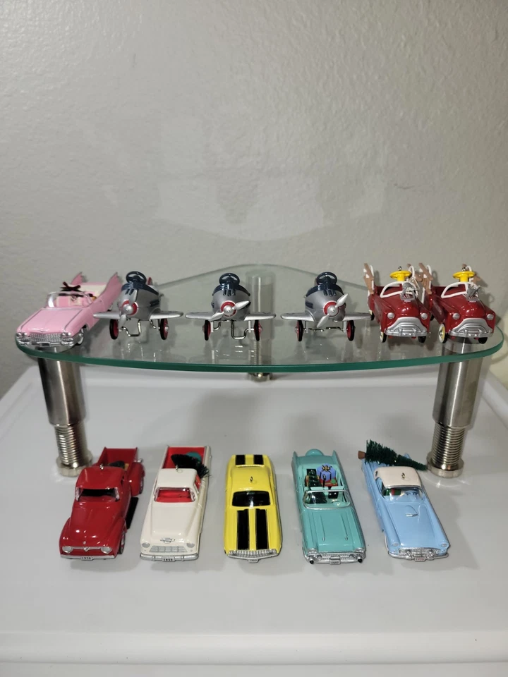 Lote de 11 adornos de recuerdo de sello coches/avión. Nuevas descripciones de cheques  Foto 1 de 4