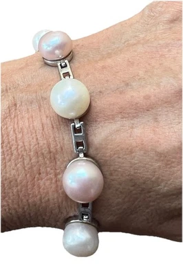 Brazalete de perlas rosadas y blancas de plata de ley 925 de Neiman Marcus Foto 1 de 4