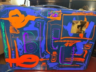 R+Co BLEU EDICIÓN LIMITADA METAL ESTUCHE 1820/2000 IMÁGENES GENIALES RARO 14x10x5” Foto 1 de 4