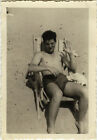 Photo Ancienne   Vintage Snapshot   Homme Plage Torse Nu Chaise Repos  Man Beach