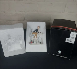 The Girls 'Cafe Girl' The T Company figurine Collectable World Studios - Imagen 1 de 3