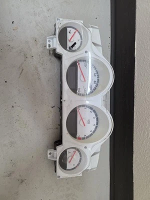 Dodge Magnum 2008 velocímetro cuadro de instrumentos MPH 132 k millas Foto 1 de 4