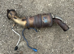 2017-2019 JAGUAR XE 2.0 EXHAUST MANIFOLD CAT CATALYTIC CONVERTER OEM - Picture 1 of 7