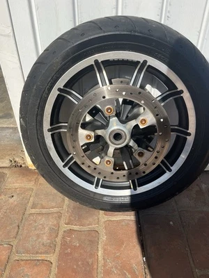 Llanta impulsora rueda delantera Harley Davidson 19" neumático Touring Dunlap Foto 1 de 4