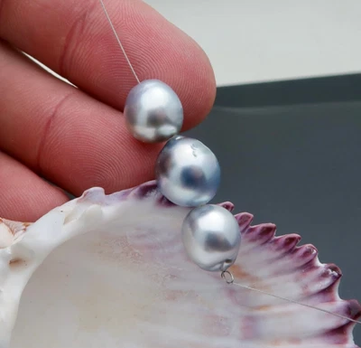 AA+ 3 BEAUTIFUL HIGH GRADE TAHITIAN CULTURED PEARLS - SILVER COLORFUL PEARLS - Image 1 of 4