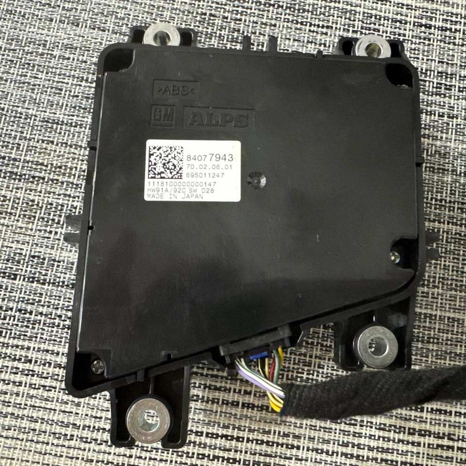 Информационно-развлекательная сенсорная панель 2016–2018 Cadillac CT6 84077943 на замену 22972564 23383545 - Изображение 1 из 4