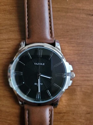 Reloj luminoso de cuarzo con cinturón de lujo de moda para hombre YAZOLE Foto 1 de 4