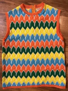 Gilet raro vintage anni '70 completamente foderato Eileen arcobaleno lavorato a maglia LGBT gay trans vintage - Foto 1 di 10