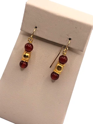 Позолоченные серьги-капли из красного стекла с бусинами - Изображение 1 из 3