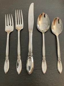 Oneida Community Edelstahl FRÜHLINGSROSE 5-teiliges Gedeck Blumenstrauß KOSTENLOSER VERSAND - Bild 1 von 6