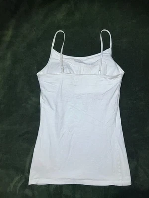 Camiseta sin mangas No Boundaries para mujer pequeña con tirantes ajustables con sujetador incorporado Foto 1 de 2