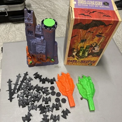 Juguete de acción Mattel Bats In Your Belfry 1964 vintage - ¡con murciélagos, pelota y torre!  Foto 1 de 4