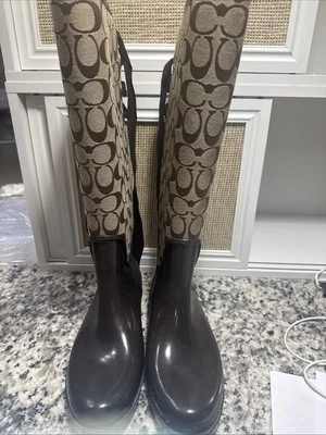Botas de lluvia Coach Tristee para mujer marrón beige con logotipo con cordones punta redonda talla 9B Foto 1 de 4