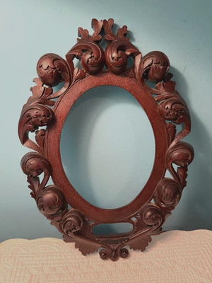 ANTIGUO MARCO VICTORIANO DE MADERA DE NOGAL TALLADO OVALADO BOSQUE NEGRO DE 1800 Foto 1 de 4