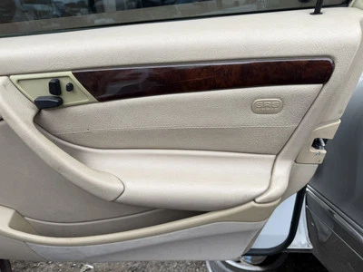 Panel de puerta delantera derecha Mercedes-Benz C43 W202 94-00 OEM C36 C230 C280 RH Foto 1 de 4
