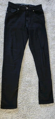 Pantalones de mezclilla de pierna recta de diseñador John Richmond para mujer talla 27 negros con logotipo tachonado Foto 1 de 4