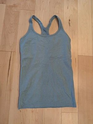Camiseta sin mangas Lululemon, azul, sujetador incorporado con espalda deportiva acanalada Ebb To Street, talla 8 Foto 1 de 4