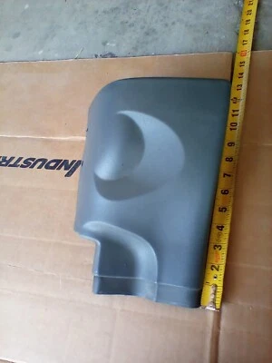 Chevy Tahoe 2003 moldura inferior trasera lado del pasajero derecho OEM Foto 1 de 4