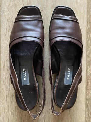 "Tacones Bally of Switzerland Sling Back Peep Toe marrón oscuro de 1,5"" hechos en Italia talla 8" Foto 1 de 4