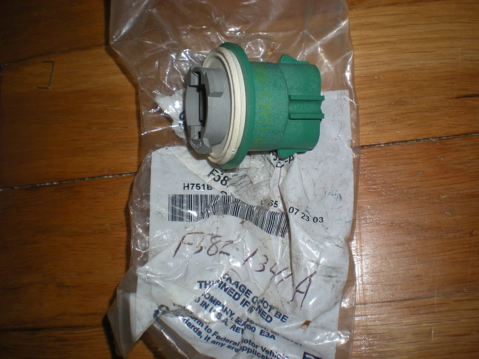 NOS 1995-1998 Ford Windstar Backup Lamp Socket F58Z-13411-A - Image 1 of 1
