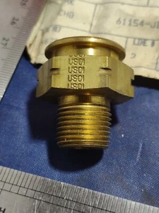 GENUINE OEM VOLVO TRUCK 20725102 FUEL LINE TUBE FITTING, 3/8 NPTF MALE ADAPTER 1 - Bild 1 von 14