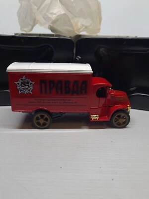 Matchbox Power Of The Press 1/43 Scale Diecast YPP 06 1920 Mack AC Pravda As New - Image 1 of 4