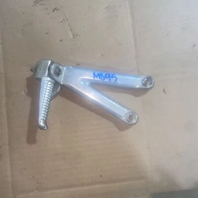 Yamaha YZF600 R6 1999 reposapiés trasero izquierdo/colgador/clavija Foto 1 de 2