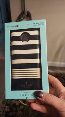 Motorola motomods for Moto Z phone with Moto Mods platform 1.0 or later.  - Image 1 of 4