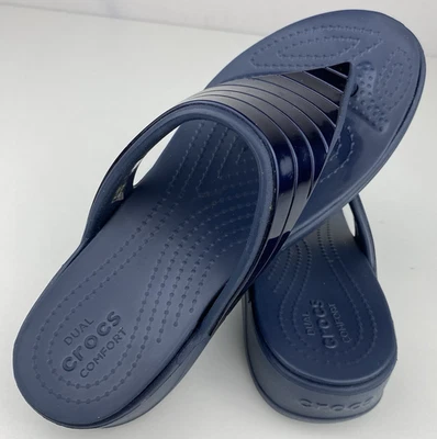 Sandalias Crocs Dual Comfort Monterery para mujer 7 azul marino chanclas plataforma usadas en excelente estado Foto 1 de 4