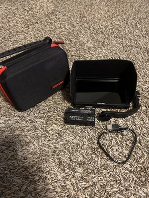 FEELWORLD 6 дюймов DSLR камеры поле монитор комплект - аккумулятор, кабель, рычаг наклона - Изображение 1 из 4