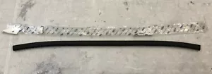 NEW GENUINE FORD TRANSIT CUSTOM 12+ LEFT FRONT DOOR RUBBER SEAL SILL STRIP - Picture 1 of 2