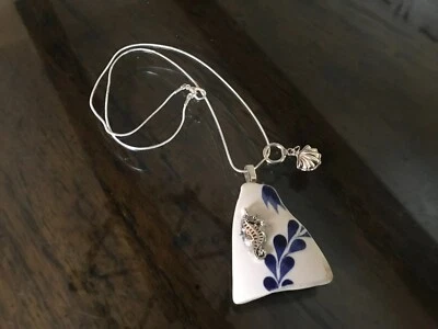 BLUE & WHITE CERAMIC POTTERY SHARD PENDANT NECKLACE & SILVER TONE SNAKE CHAIN  - Изображение 1 из 4