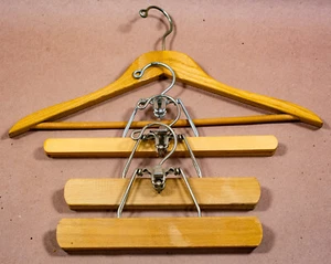 Lote de 4 perchas vintage para trajes y pantalones de madera "The Setwell" 18, 13, 10,25 pulgadas - Imagen 1 de 5
