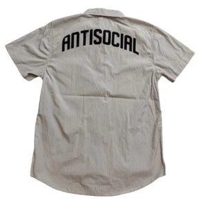 Camisa AntiSocial Trabajo Humo y Ceniza Hombre Mediana Rayas Botón Delantero Blanco - Imagen 1 de 8
