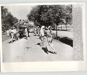 Carro Bullock de Niños FAMILIA MUSULMANA Migración INDIA PAKISTÁN 1947 Foto de Prensa - Imagen 1 de 2