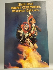 POSTAL DE COLECCIÓN STAND ROCK INDIO ESPECTÁCULO BAILARÍN CEREMONIAL WISCONSIN DELLS SIN USAR - Imagen 1 de 4