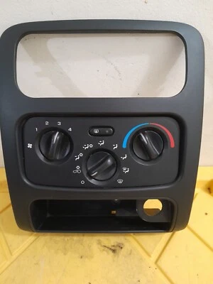 Jeep Liberty 2003 aire acondicionado bisel de control climático Foto 1 de 3