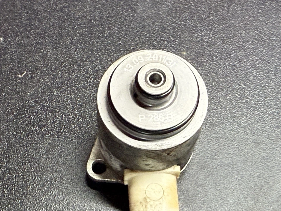 Válvula de control de dirección asistida 94391DDKN 2015 BMW 535d xDrive 2014-2016 Foto 1 de 4