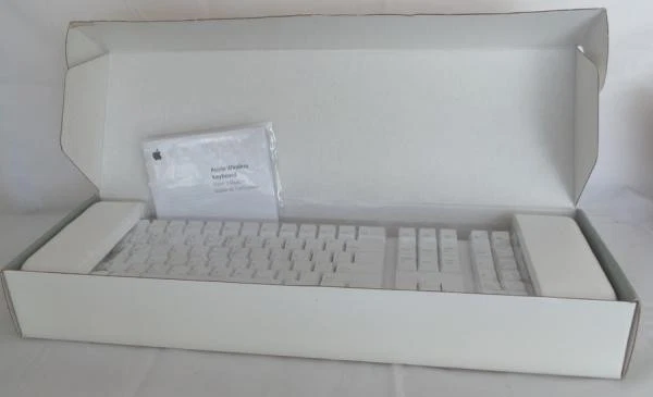 Apple A1016 Wireless Pro Keyboard - US English (M9270LL/A) - Image 1 of 1