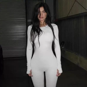 Nuevo con etiquetas Traje de gato Khy By Kylie Jenner Stone manga larga acolchado capa base talla XS - Imagen 1 de 7