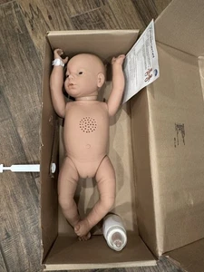 Realityworks RealCare Baby 3 weiße weibliche Mädchen mit Flasche - Bild 1 von 4