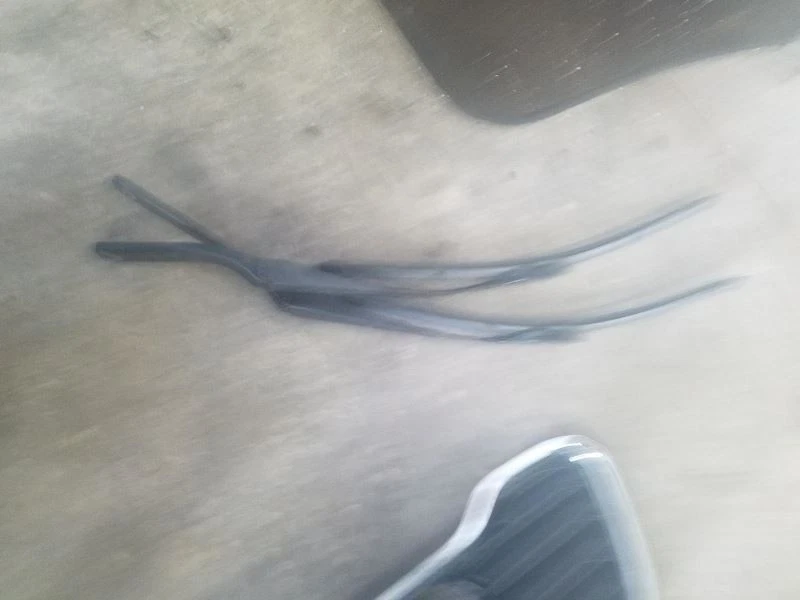 Passenger Side ONLY Mini Cooper Countryman 2011 Wiper Arm               1581304 - Image 1 of 4