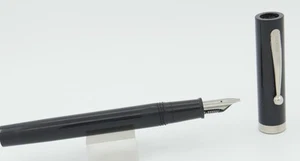 Penna stilografica Sheaffer No Nonsense nera e cromata - pennino corsivo largo 2,0 mm - anni '80 - Foto 1 di 6
