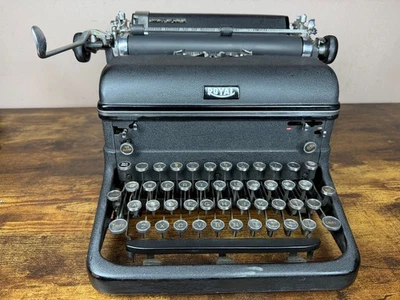¡Bonito! Máquina de escribir de escritorio vintage totalmente funcional Royal KMM reparada 1940 Foto 1 de 4