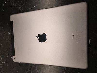 Apple iPad 6. Gen. 32GB, WLAN + Cellular, 24,64 cm, (9,7 Zoll) - Spacegrau - Bild 1 von 4